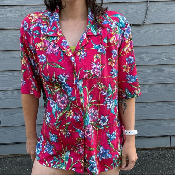 Vintage floral & hot pink button up - Picture 3 of 9